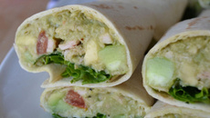 Wrap au thon et à l'avocat