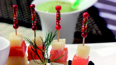 Dés de Princesse Amandine à la tapenade et saumon fumé