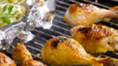 Poulet en croûte à la Moutarde Fine & Forte, pommes de terre aux herbes en papillote