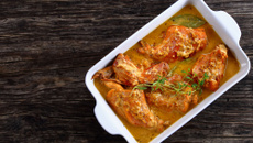 Lapin mijoté aux pommes et lardons à la crème