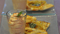 Petites tartes fines au Livarot et sa chantilly de Ketchup hot Amora
