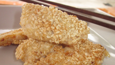 Loche castex aux graines de sésame et sa sauce caldoche