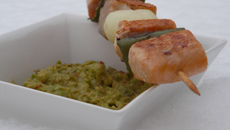Brochettes de saumon au guacamole