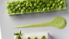 Râbles de lapin vapeur menthe, petits pois gingembre