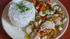 Emincé de dinde à la sauce ail et fines herbes