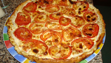 Tarte au thon, pommes de terre et tomates