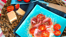 Ecrasé de tomates au parmesan et jambon cru