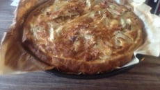 Quiche aux endives, lardons et gouda
