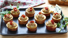 Tapas de pommes de terre à la Fourme d'Ambert et tomates séchées