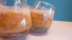 Panacottas aux speculoos sur lit de compote de pommes