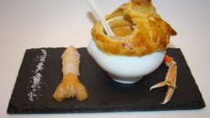 Petite bisque de langoustines aux brisures de truffes, lutée