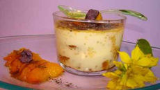 Abricots du Rousillon caramélisés façon crème brûlée au sucre violette-thé vert