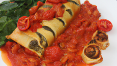 Filet de bar rôti, canneloni aux épinards et bulots sautés à la tomate