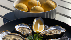 Emincé de barbue et huitres pochées au champagne