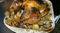 Poulet farci aux poires sur lit de marrons