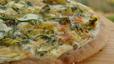 Pizza blanche aux courgettes