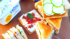 Club Sandwich Harrys au St Môret®, zaatar et poulet à la mélasse de grenade