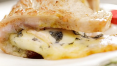 Picatta de veau aux olives vertes et à la Fourme d'Ambert