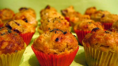 Mini muffins salés aux tomates séchées, parmesan et origan