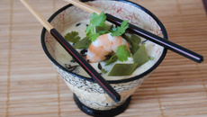 Flan japonais Chawanmuchi avec les bouillons Ariaké