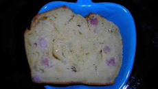 Cake au reblochon et aux lardons