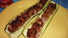Courgettes farcies aux saucisses