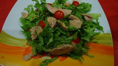 Salade aux copeaux de foie gras et œufs de lump