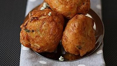 Beignets d'asperges au roquefort