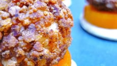 Canapés kaki et camembert praliné au cumin