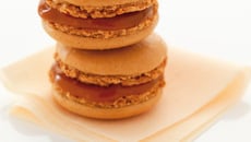 Macaron caramel au beurre aux cristaux de sel de mer Grand Fermage