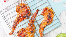 Gigolettes de lapin marinées et grillées, green salad