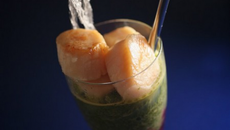 Pétoncles sautées "Shéhérazade", mousse d'épinards, salsa de fruits "zest"