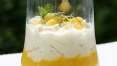 Écrasé de mangue et crème croquante, cardamome, citron vert