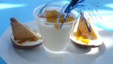 Bateau blanc aux pêches