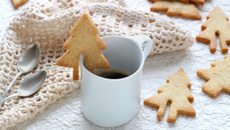 Sablé sapin à poser sur une tasse