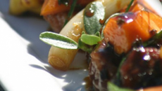 Sauté minute d"agneau fermier des pays d'Oc aux légumes de saison