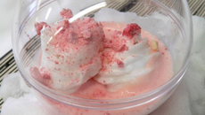 Œuf à la neige à la rose et pralines roses