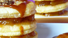 Millefeuille aux pêches et au caramel