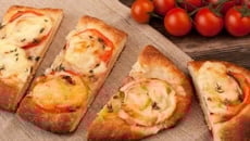 Pizza tomates fraîches et mozzarella