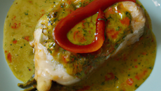 Dos de merlu au lard fermier du hautdoubs sauce piments verts