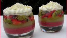 Verrine de fraises et kiwis au chocolat blanc