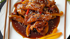 Porc au caramel au wok