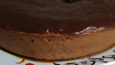 Gâteau maison au chocolat, crème anglaise à la fève Tonka
