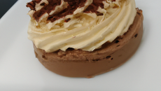 Crême de café sur une mousse au chocolat