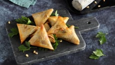 Bricks aux légumes de soleil et Sainte-Maure de Touraine AOP