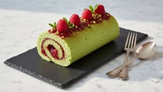 Biscuit roulé aux pistaches et framboises