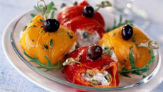 Roulades de poivrons farcies de crème à la roquette