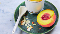 Verrines de palmiers au fromage blanc et aux pêches