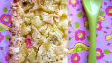 Tarte à la rhubarbe à la pâte sucrée croustillante