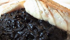 Risotto crémeux à l'encre de seiche